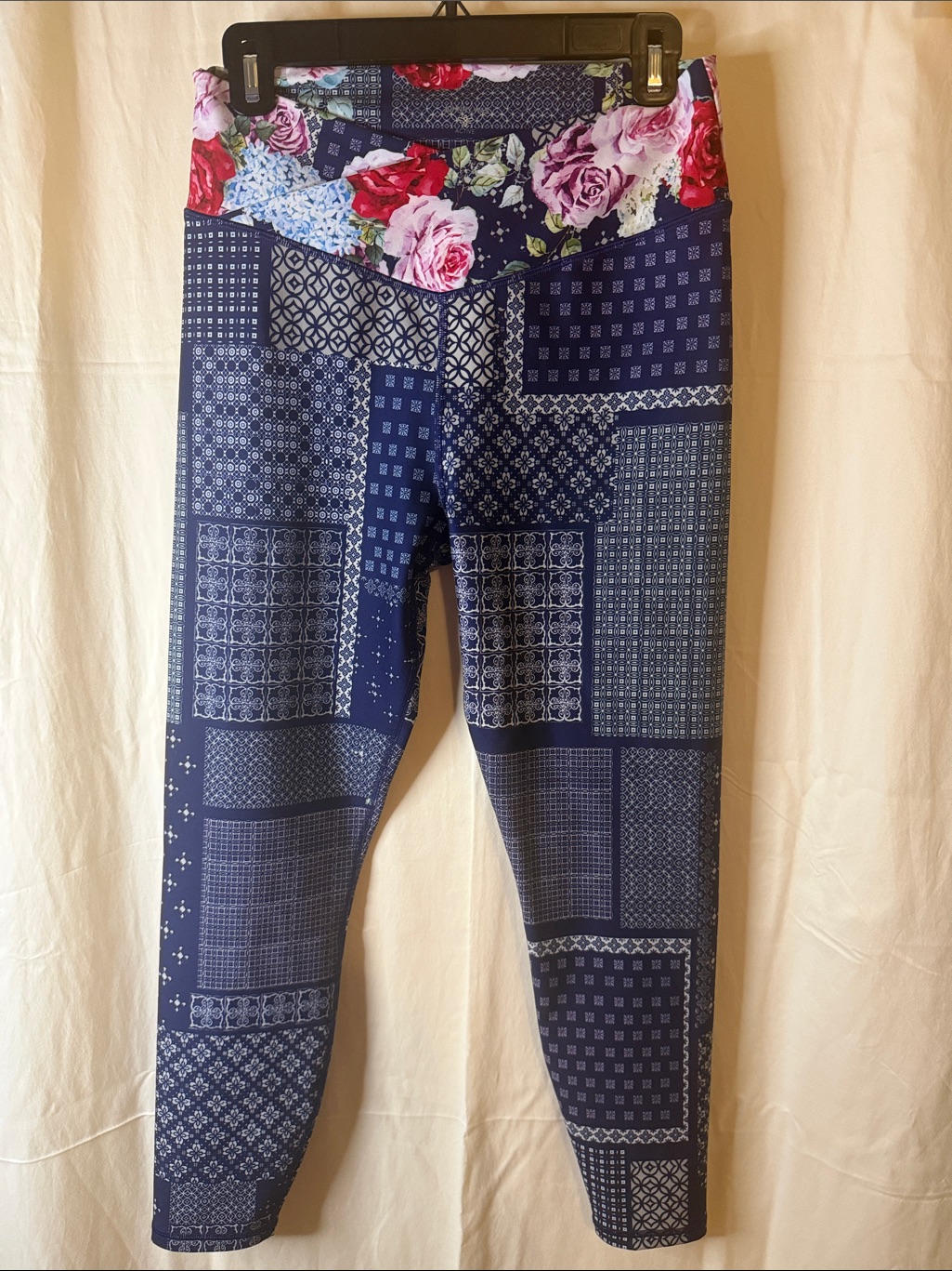 Johnny Was Navy And Cream Geometric Active Leggings